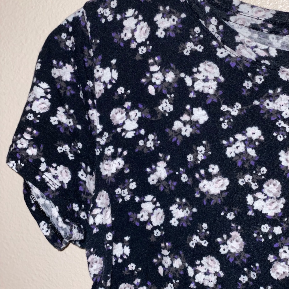 basic top💟 - Picture 3 of 3